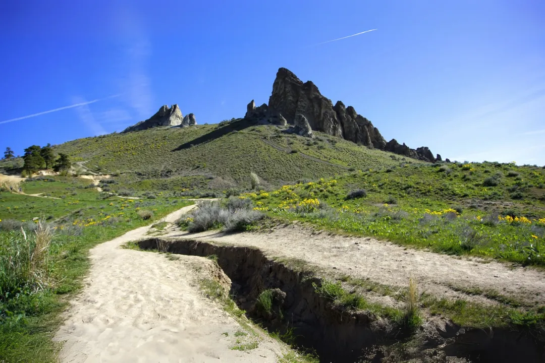 Conquer Saddle Rock Trail Wenatchee