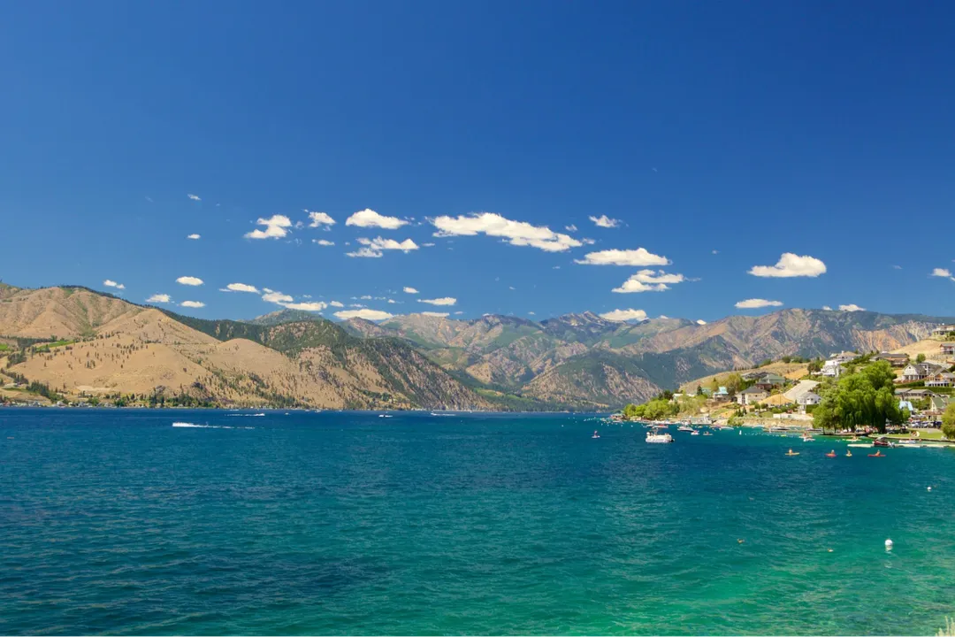 Head Out from Lake Chelan in Morning