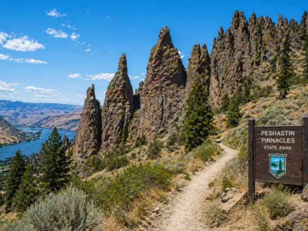 Rock formations and trail at Peshastin Pinnacles